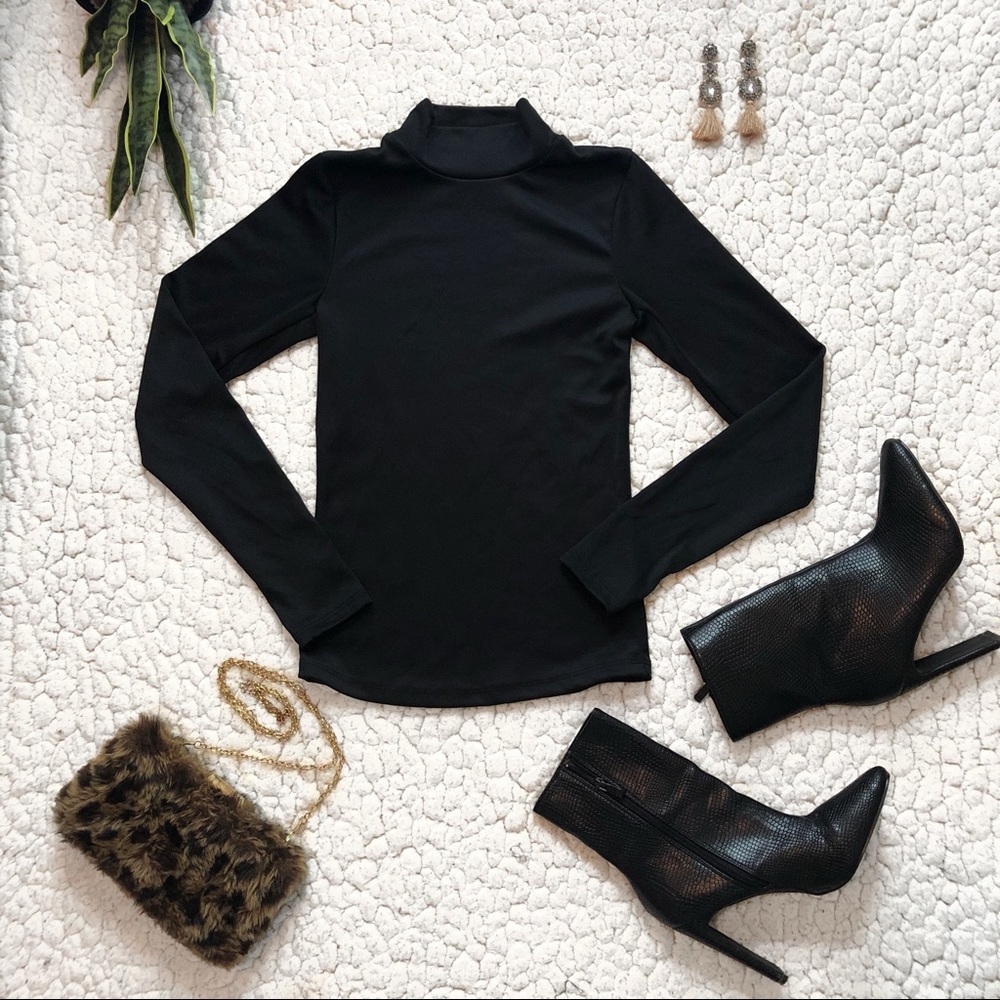 Ribbed long sleeve turtleneck top